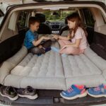 Auto Luftmatratze mit Kindern